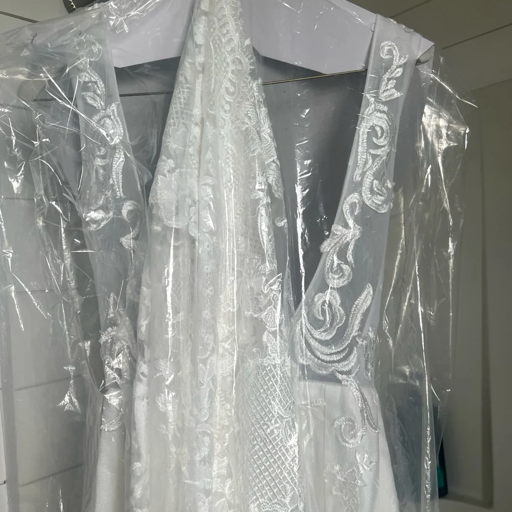 Wedding Dress Size 2 Ivory Lace Form Fitting Dress brides dress bridal bride - Picture 12 of 13
